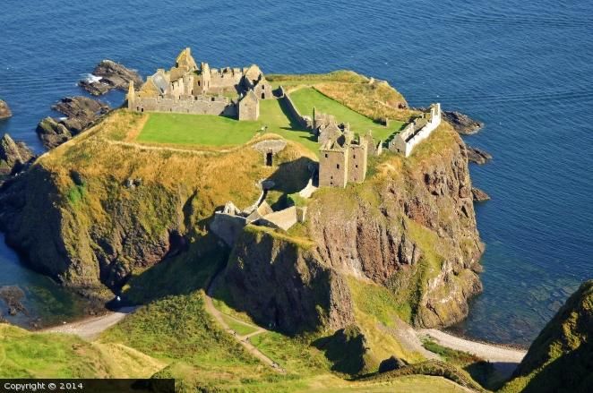 https://mdw-travel-data-us-east-1.s3.amazonaws.com/img/country/United-Kingdom/Dunnottar-Castle/img_01.jpg