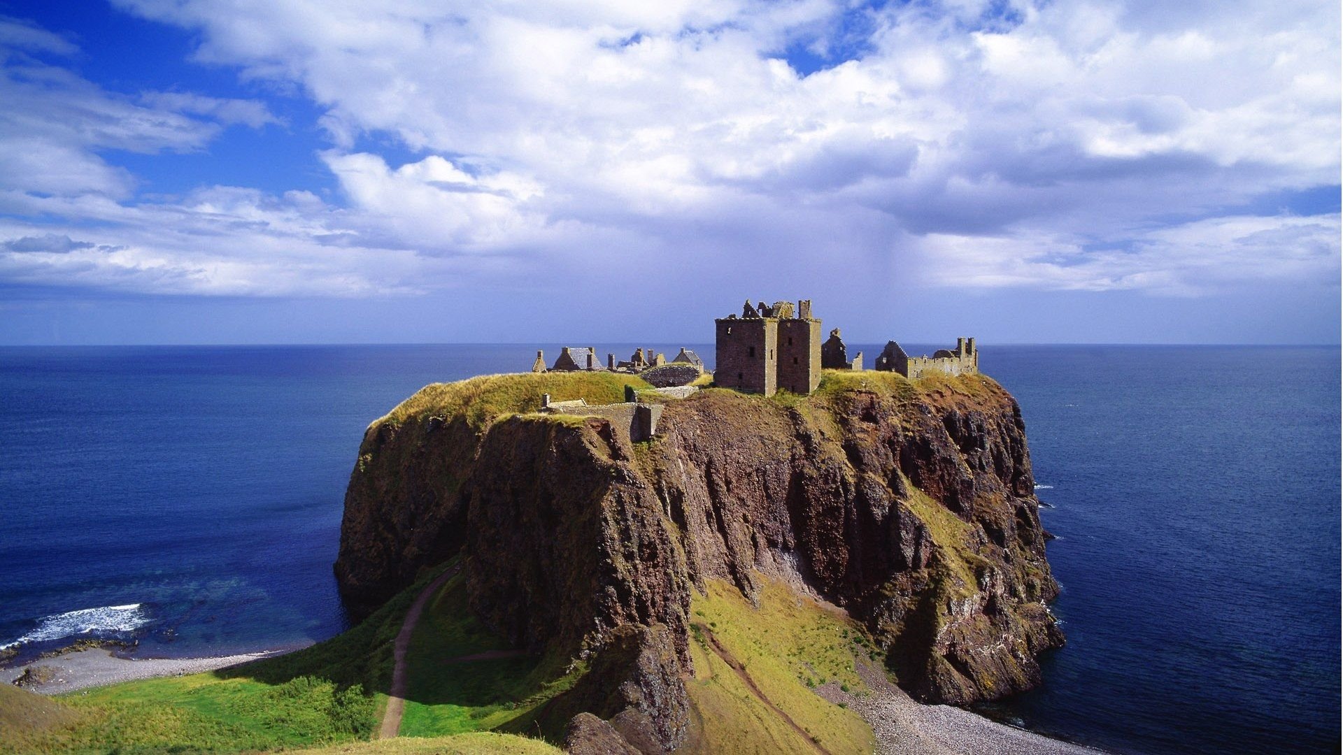 https://mdw-travel-data-us-east-1.s3.amazonaws.com/img/country/United-Kingdom/Dunnottar-Castle/img_02.jpg