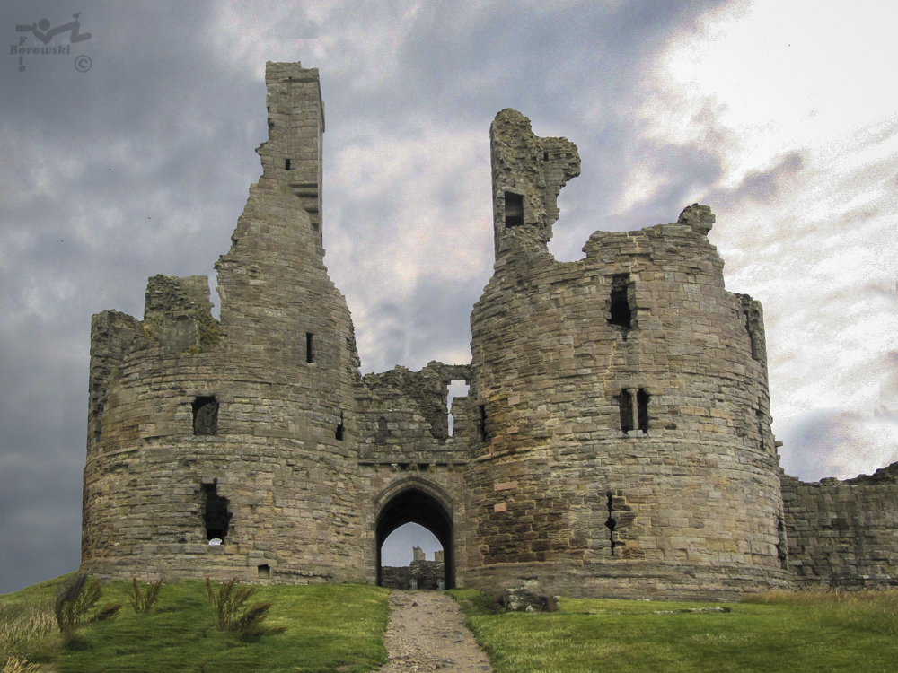 https://mdw-travel-data-us-east-1.s3.amazonaws.com/img/country/United-Kingdom/Dunstanburgh-Castle/img_02.jpg