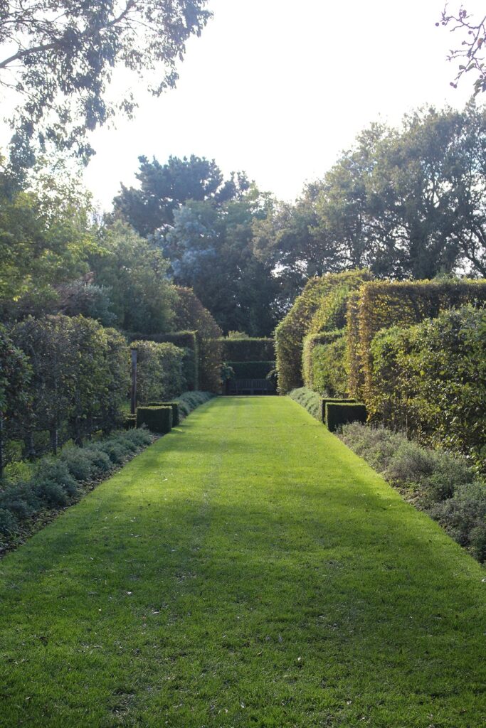 https://mdw-travel-data-us-east-1.s3.amazonaws.com/img/country/United-Kingdom/East-Ruston-Old-Vicarage-Garden/img_03.jpg