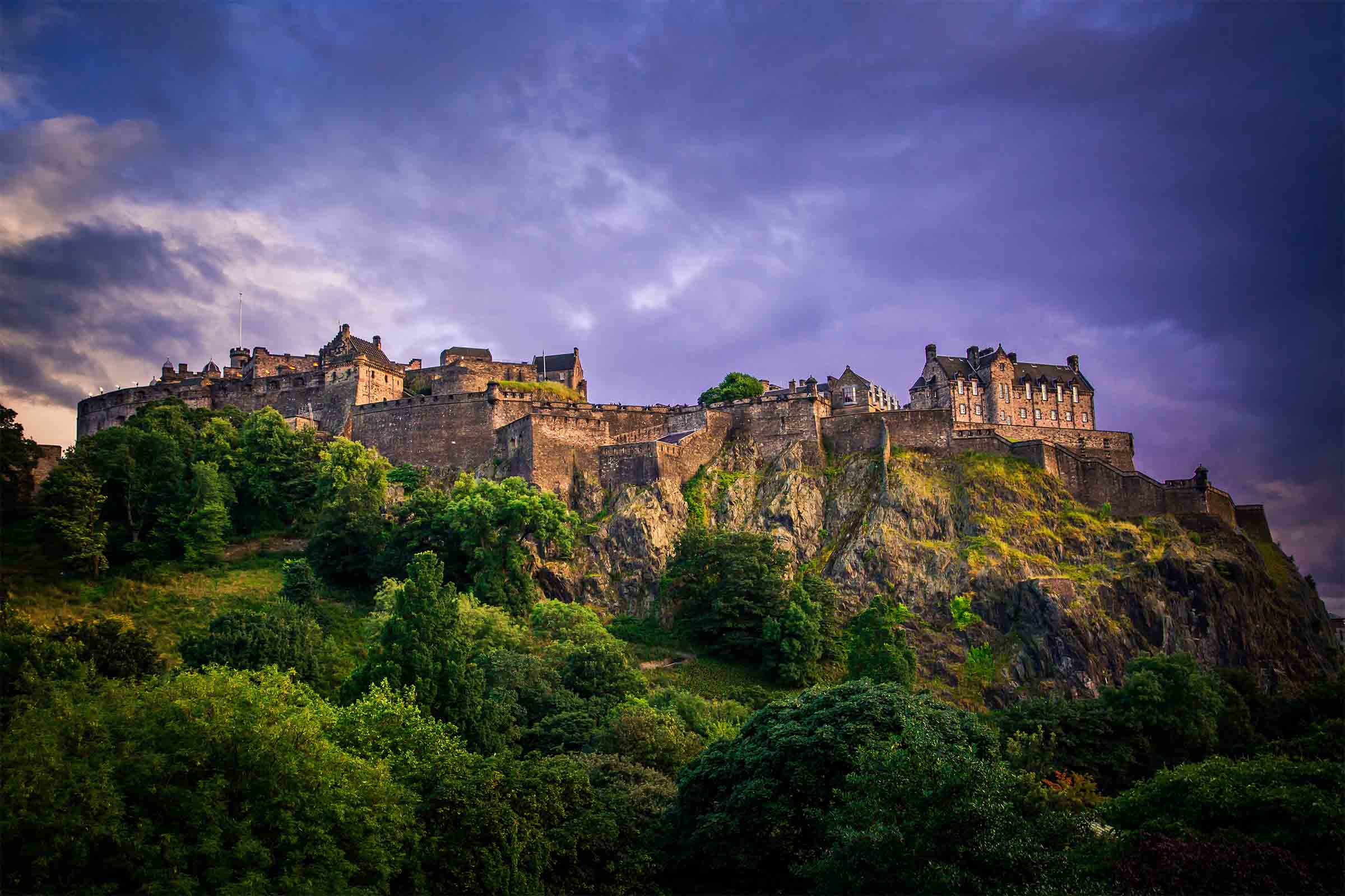 https://mdw-travel-data-us-east-1.s3.amazonaws.com/img/country/United-Kingdom/Edinburgh-Castle/img_01.jpg