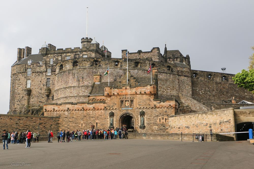 https://mdw-travel-data-us-east-1.s3.amazonaws.com/img/country/United-Kingdom/Edinburgh-Castle/img_02.jpg