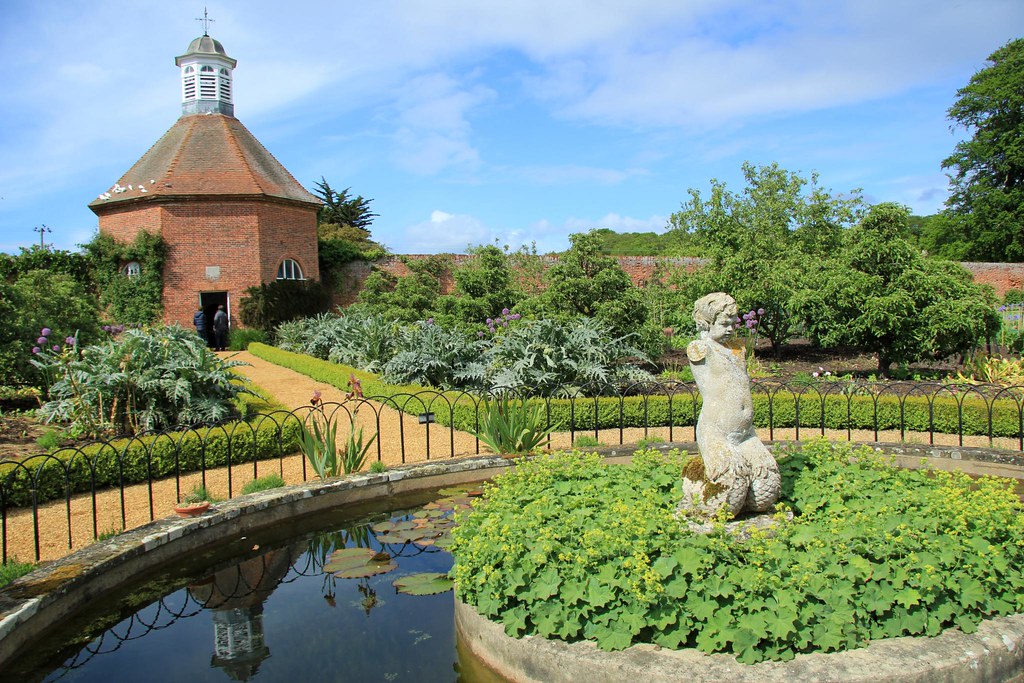 https://mdw-travel-data-us-east-1.s3.amazonaws.com/img/country/United-Kingdom/Felbrigg-Hall-Garden-&-Park/img_01.jpg