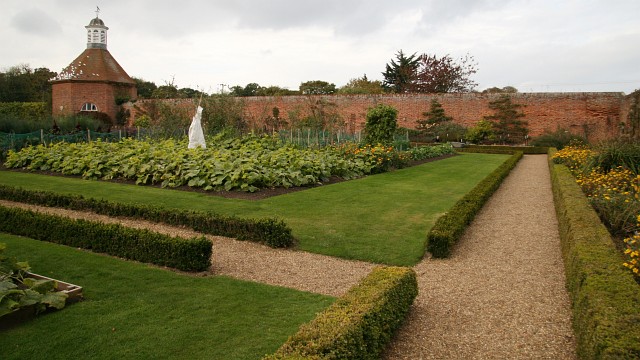 https://mdw-travel-data-us-east-1.s3.amazonaws.com/img/country/United-Kingdom/Felbrigg-Hall-Garden-&-Park/img_03.jpg