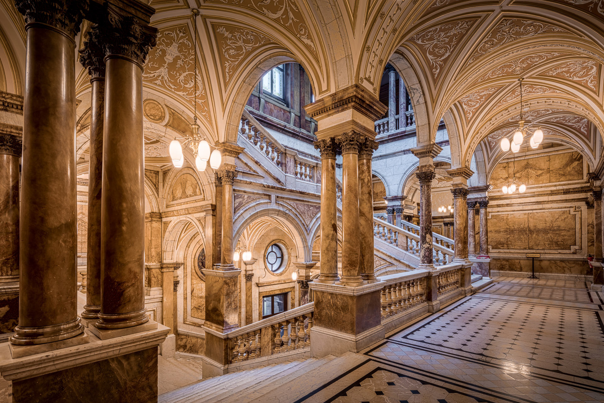 https://mdw-travel-data-us-east-1.s3.amazonaws.com/img/country/United-Kingdom/Glasgow-City-Chambers/img_00.jpg