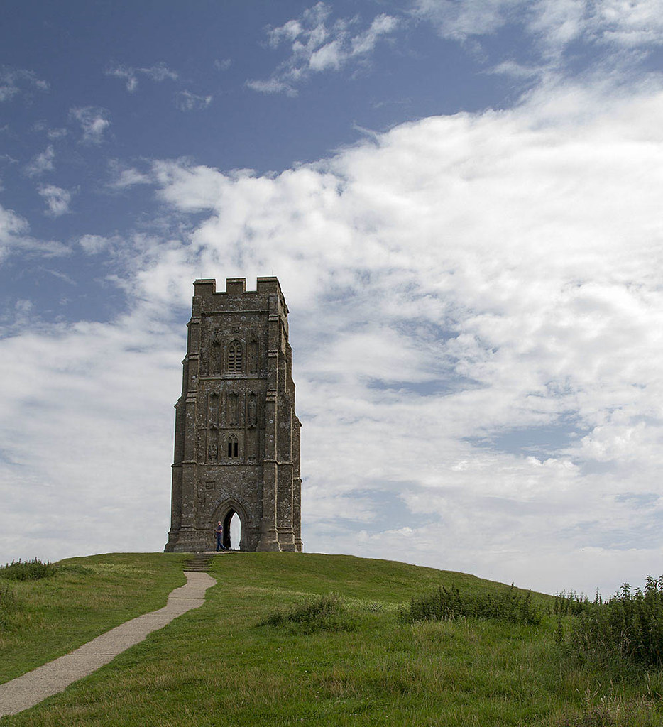 https://mdw-travel-data-us-east-1.s3.amazonaws.com/img/country/United-Kingdom/Glastonbury-Tor/img_01.jpg