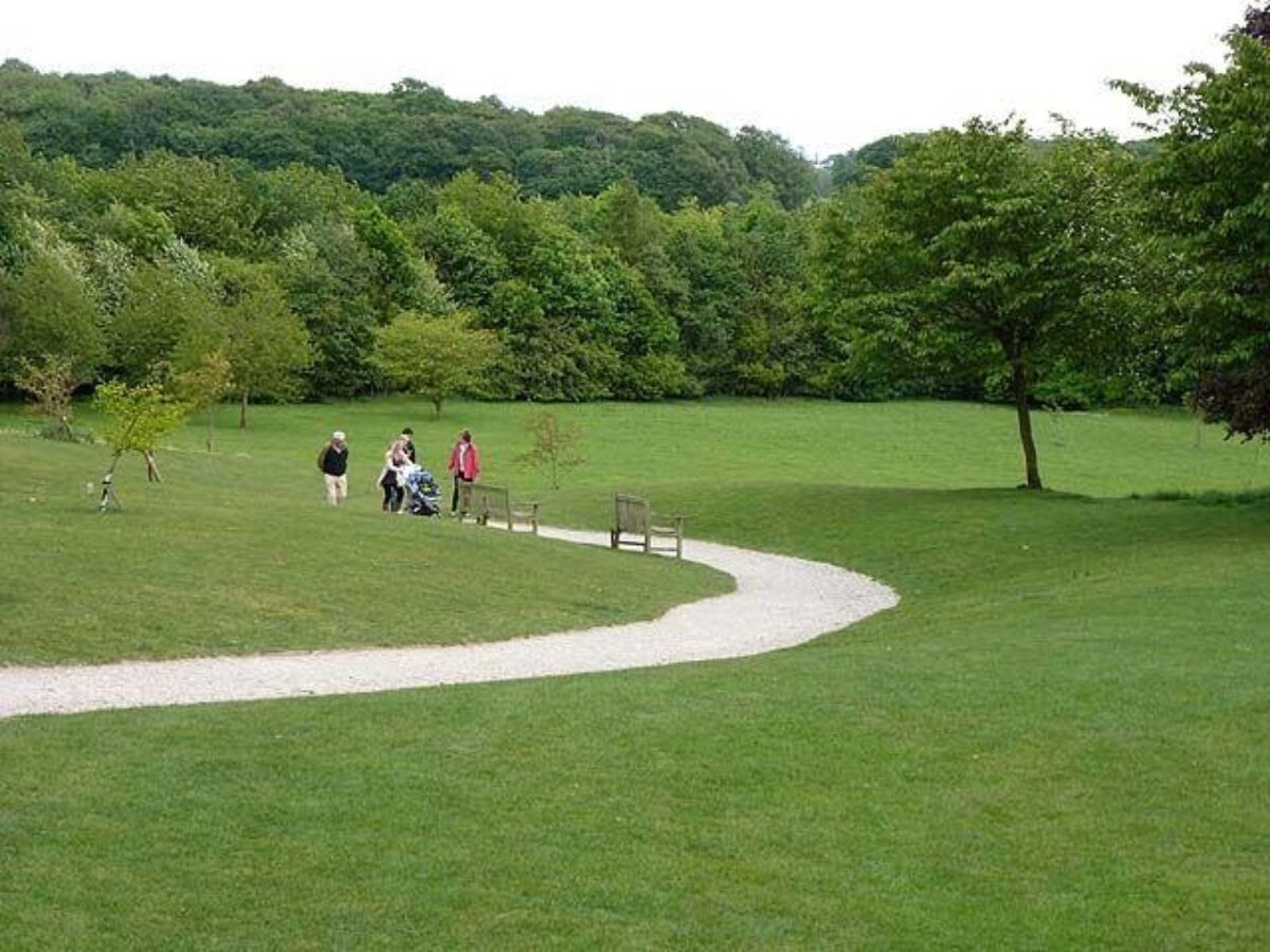 https://mdw-travel-data-us-east-1.s3.amazonaws.com/img/country/United-Kingdom/Golden-Acre-Park/img_01.jpg