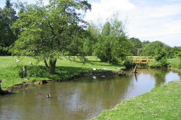 https://mdw-travel-data-us-east-1.s3.amazonaws.com/img/country/United-Kingdom/Golden-Acre-Park/img_02.jpg