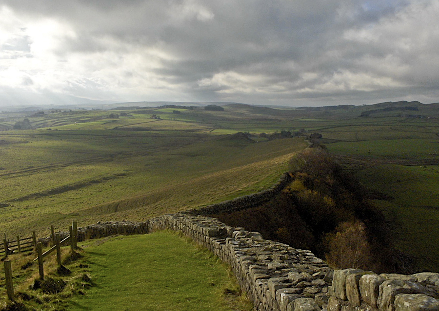 https://mdw-travel-data-us-east-1.s3.amazonaws.com/img/country/United-Kingdom/Hadrians-Wall/img_01.jpg