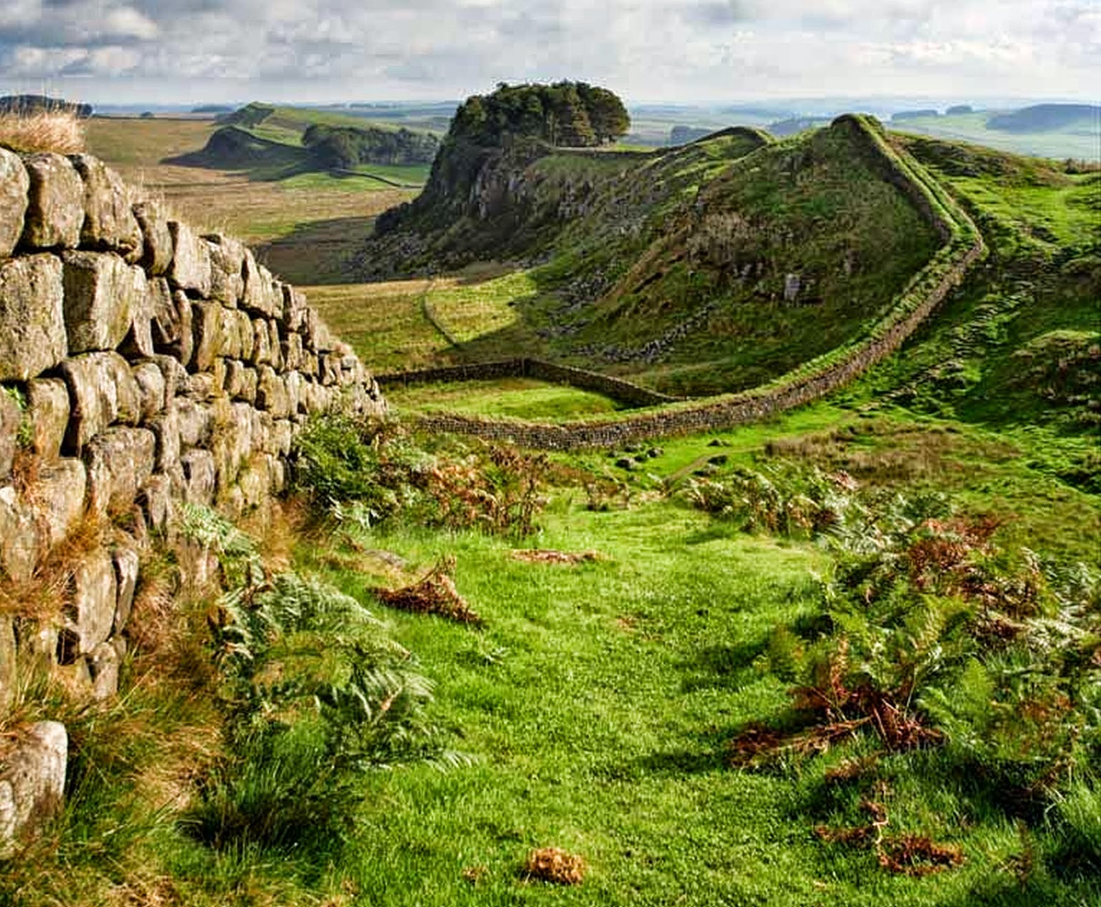 https://mdw-travel-data-us-east-1.s3.amazonaws.com/img/country/United-Kingdom/Hadrians-Wall/img_02.jpg