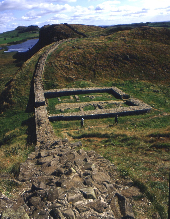 https://mdw-travel-data-us-east-1.s3.amazonaws.com/img/country/United-Kingdom/Hadrians-Wall/img_03.jpg
