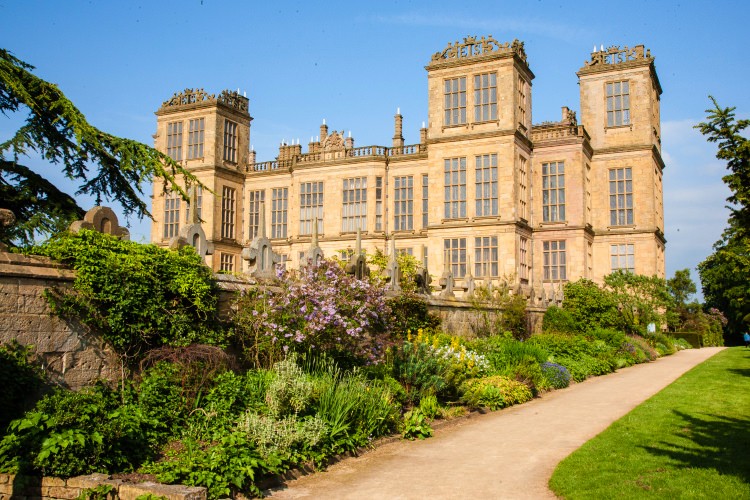 https://mdw-travel-data-us-east-1.s3.amazonaws.com/img/country/United-Kingdom/Hardwick-Hall/img_00.jpg
