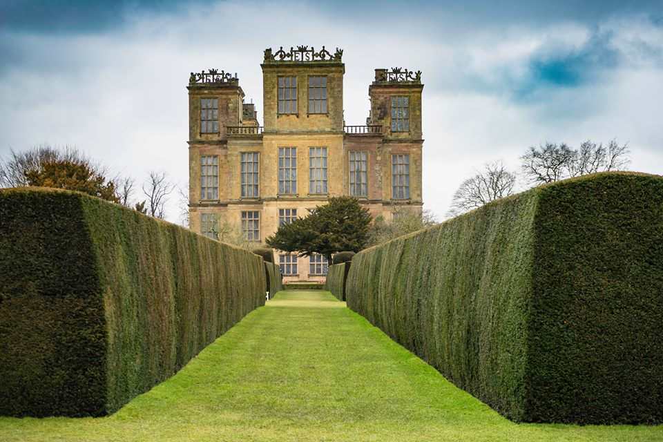 https://mdw-travel-data-us-east-1.s3.amazonaws.com/img/country/United-Kingdom/Hardwick-Hall/img_01.jpg