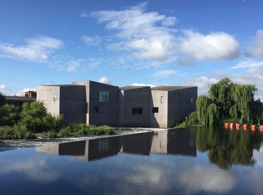 https://mdw-travel-data-us-east-1.s3.amazonaws.com/img/country/United-Kingdom/Hepworth-Wakefield/img_02.jpg