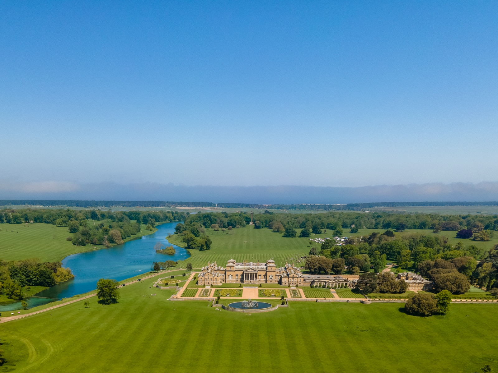 https://mdw-travel-data-us-east-1.s3.amazonaws.com/img/country/United-Kingdom/Holkham-Hall-and-Estate/img_02.jpg