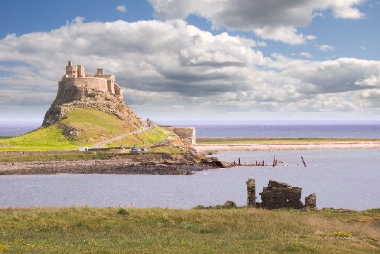 https://mdw-travel-data-us-east-1.s3.amazonaws.com/img/country/United-Kingdom/Holy-Island-of-Lindisfarne/img_02.jpg