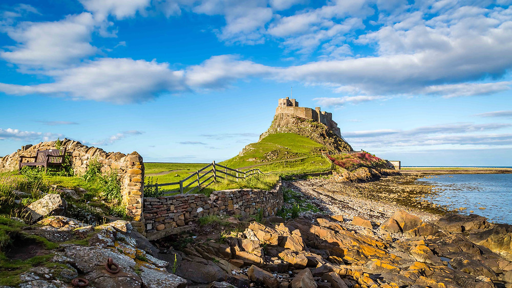 https://mdw-travel-data-us-east-1.s3.amazonaws.com/img/country/United-Kingdom/Holy-Island-of-Lindisfarne/img_03.jpg