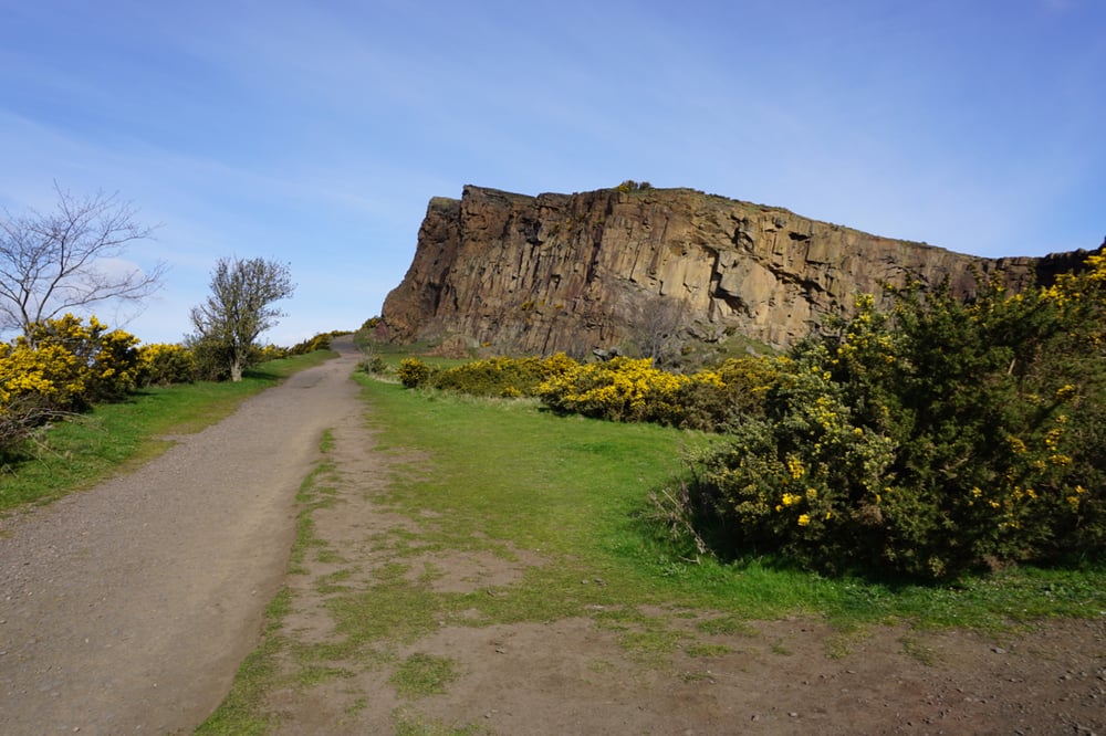 https://mdw-travel-data-us-east-1.s3.amazonaws.com/img/country/United-Kingdom/Holyrood-Park/img_01.jpg