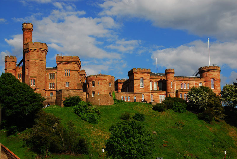 https://mdw-travel-data-us-east-1.s3.amazonaws.com/img/country/United-Kingdom/Inverness-Castle/img_01.jpg