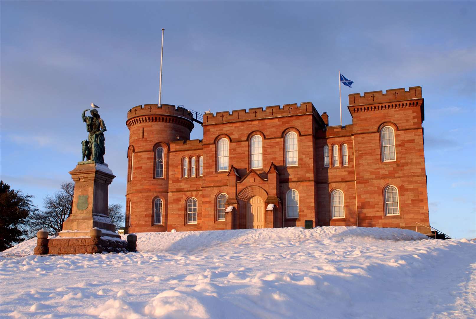 https://mdw-travel-data-us-east-1.s3.amazonaws.com/img/country/United-Kingdom/Inverness-Castle/img_03.jpg