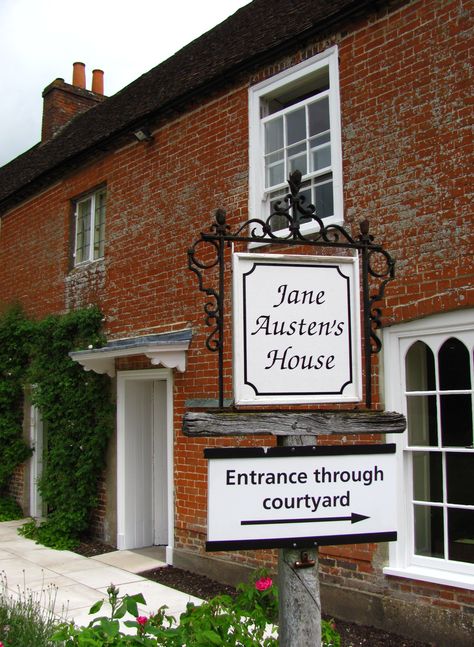 https://mdw-travel-data-us-east-1.s3.amazonaws.com/img/country/United-Kingdom/Jane-Austens-House/img_02.jpg
