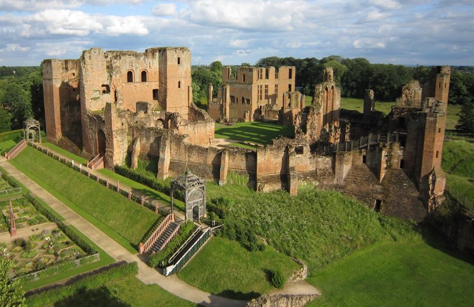 https://mdw-travel-data-us-east-1.s3.amazonaws.com/img/country/United-Kingdom/Kenilworth-Castle/img_01.jpg