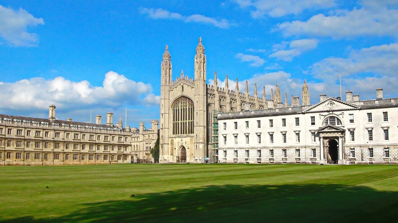 https://mdw-travel-data-us-east-1.s3.amazonaws.com/img/country/United-Kingdom/Kings-College/img_00.jpg