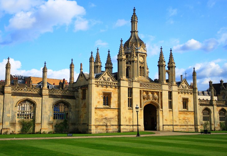 https://mdw-travel-data-us-east-1.s3.amazonaws.com/img/country/United-Kingdom/Kings-College/img_03.jpg