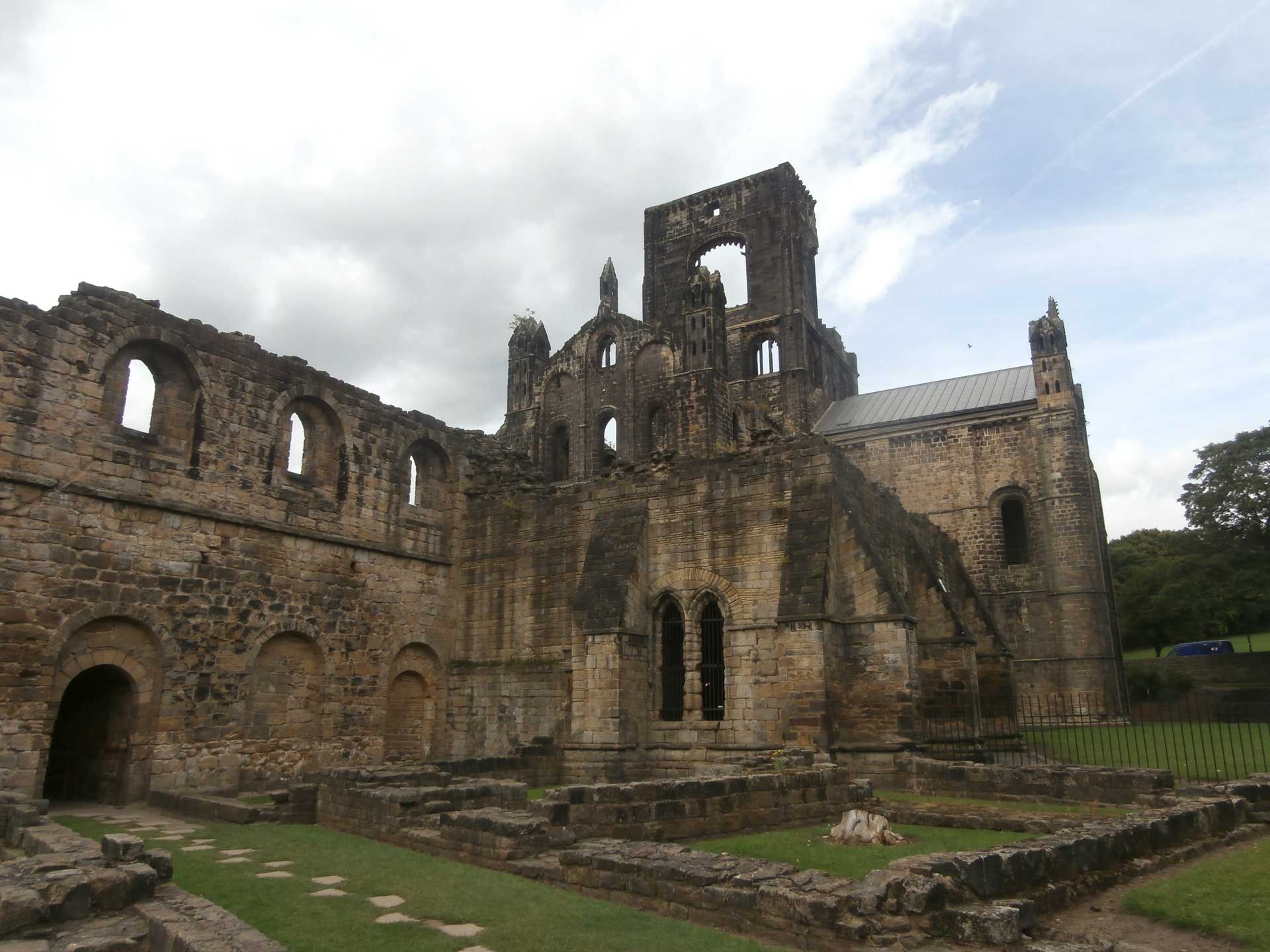 https://mdw-travel-data-us-east-1.s3.amazonaws.com/img/country/United-Kingdom/Kirkstall-Abbey/img_00.jpg