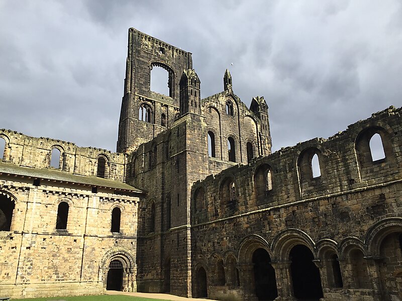https://mdw-travel-data-us-east-1.s3.amazonaws.com/img/country/United-Kingdom/Kirkstall-Abbey/img_01.jpg