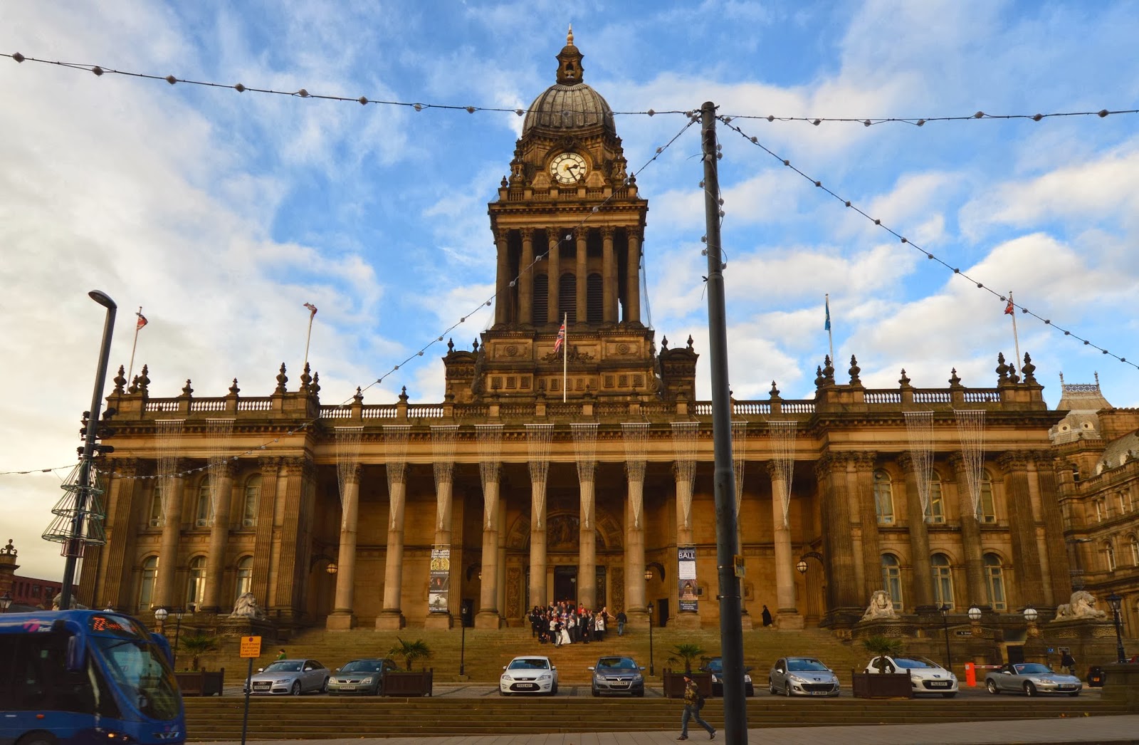https://mdw-travel-data-us-east-1.s3.amazonaws.com/img/country/United-Kingdom/Leeds-Town-Hall/img_02.jpg