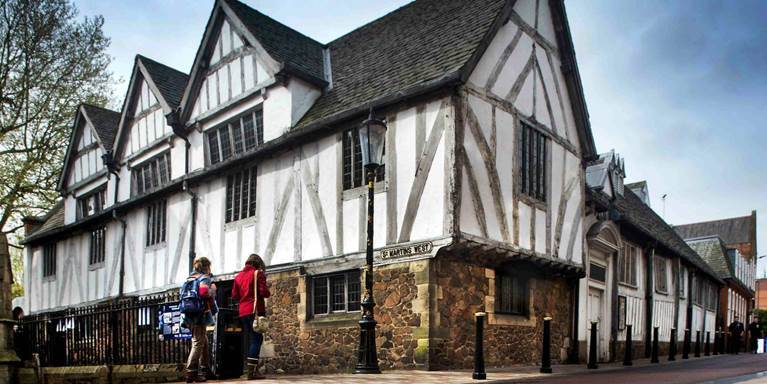 https://mdw-travel-data-us-east-1.s3.amazonaws.com/img/country/United-Kingdom/Leicester-Guildhall/img_01.jpg