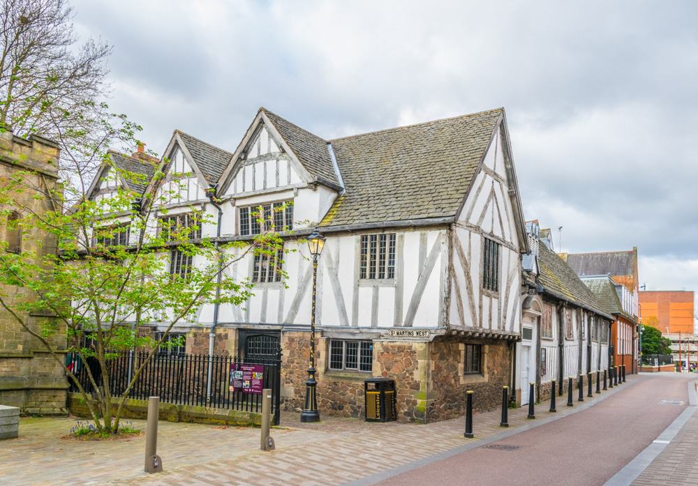 https://mdw-travel-data-us-east-1.s3.amazonaws.com/img/country/United-Kingdom/Leicester-Guildhall/img_02.jpg