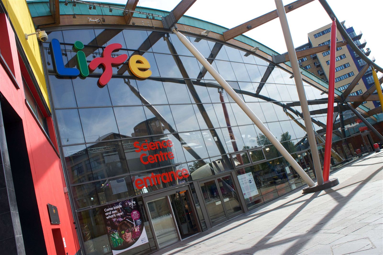 https://mdw-travel-data-us-east-1.s3.amazonaws.com/img/country/United-Kingdom/Life-Science-Centre/img_03.jpg
