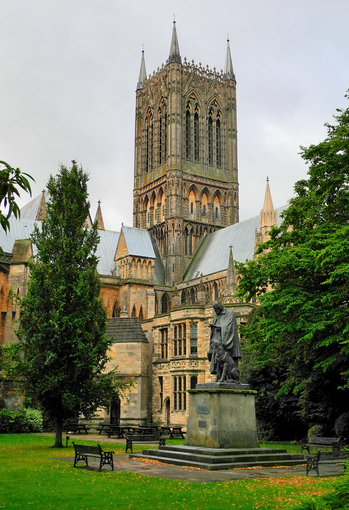 https://mdw-travel-data-us-east-1.s3.amazonaws.com/img/country/United-Kingdom/Lincoln-Cathedral/img_02.jpg