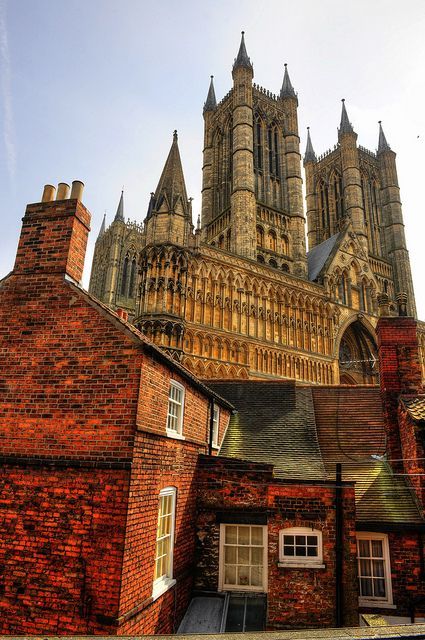 https://mdw-travel-data-us-east-1.s3.amazonaws.com/img/country/United-Kingdom/Lincoln-Cathedral/img_03.jpg