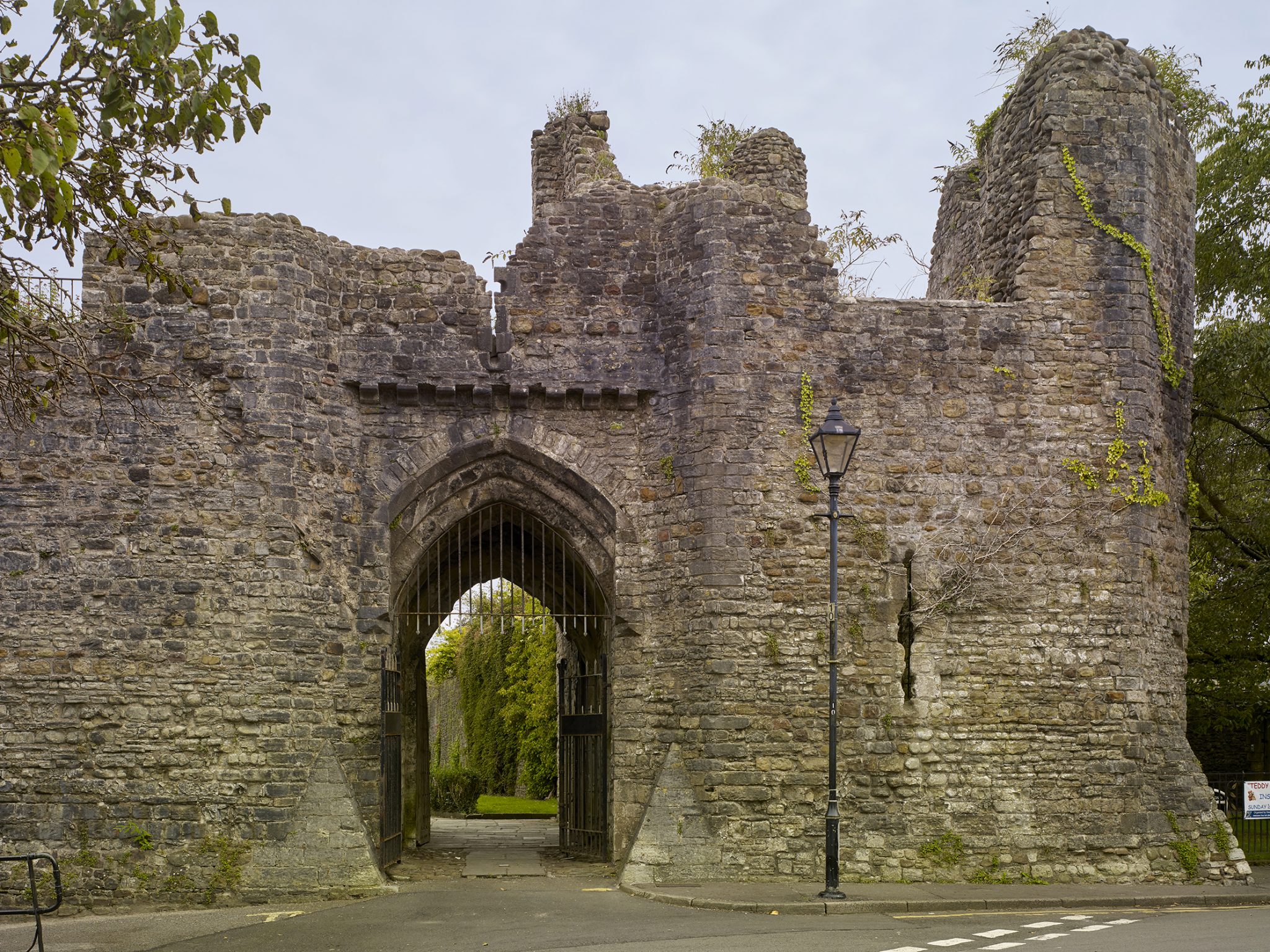 https://mdw-travel-data-us-east-1.s3.amazonaws.com/img/country/United-Kingdom/Llandaff-Cathedral/img_02.jpg