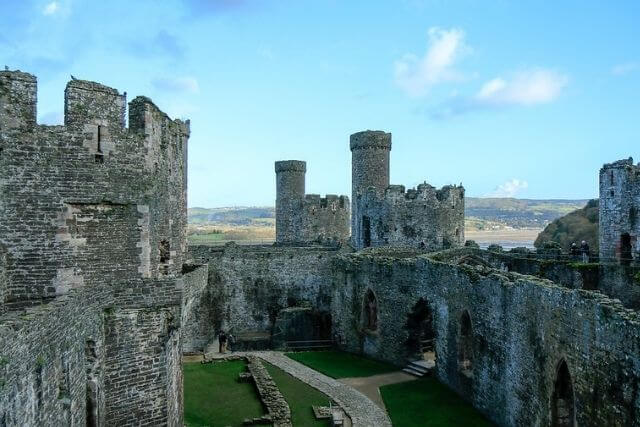 https://mdw-travel-data-us-east-1.s3.amazonaws.com/img/country/United-Kingdom/Llandudno-and-Conwy-Castle/img_03.jpg