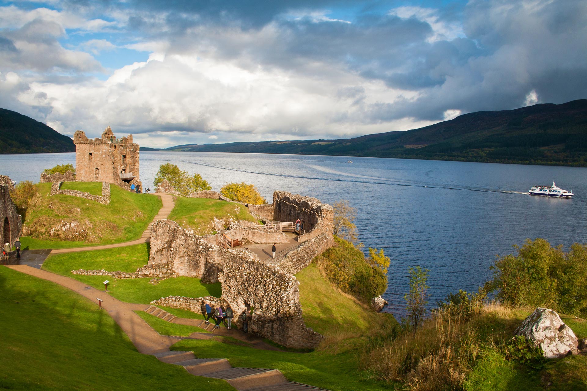 https://mdw-travel-data-us-east-1.s3.amazonaws.com/img/country/United-Kingdom/Loch-Ness/img_03.jpg