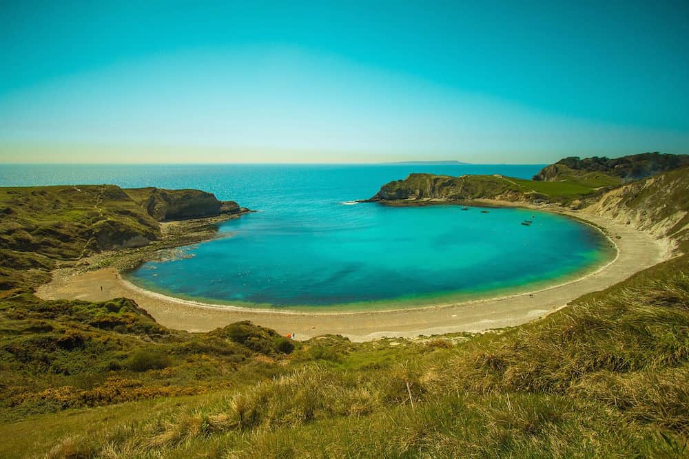 https://mdw-travel-data-us-east-1.s3.amazonaws.com/img/country/United-Kingdom/Lulworth-Cove/img_02.jpg