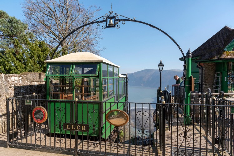 https://mdw-travel-data-us-east-1.s3.amazonaws.com/img/country/United-Kingdom/Lynton-and-Lynmouth-Cliff-Railway/img_01.jpg