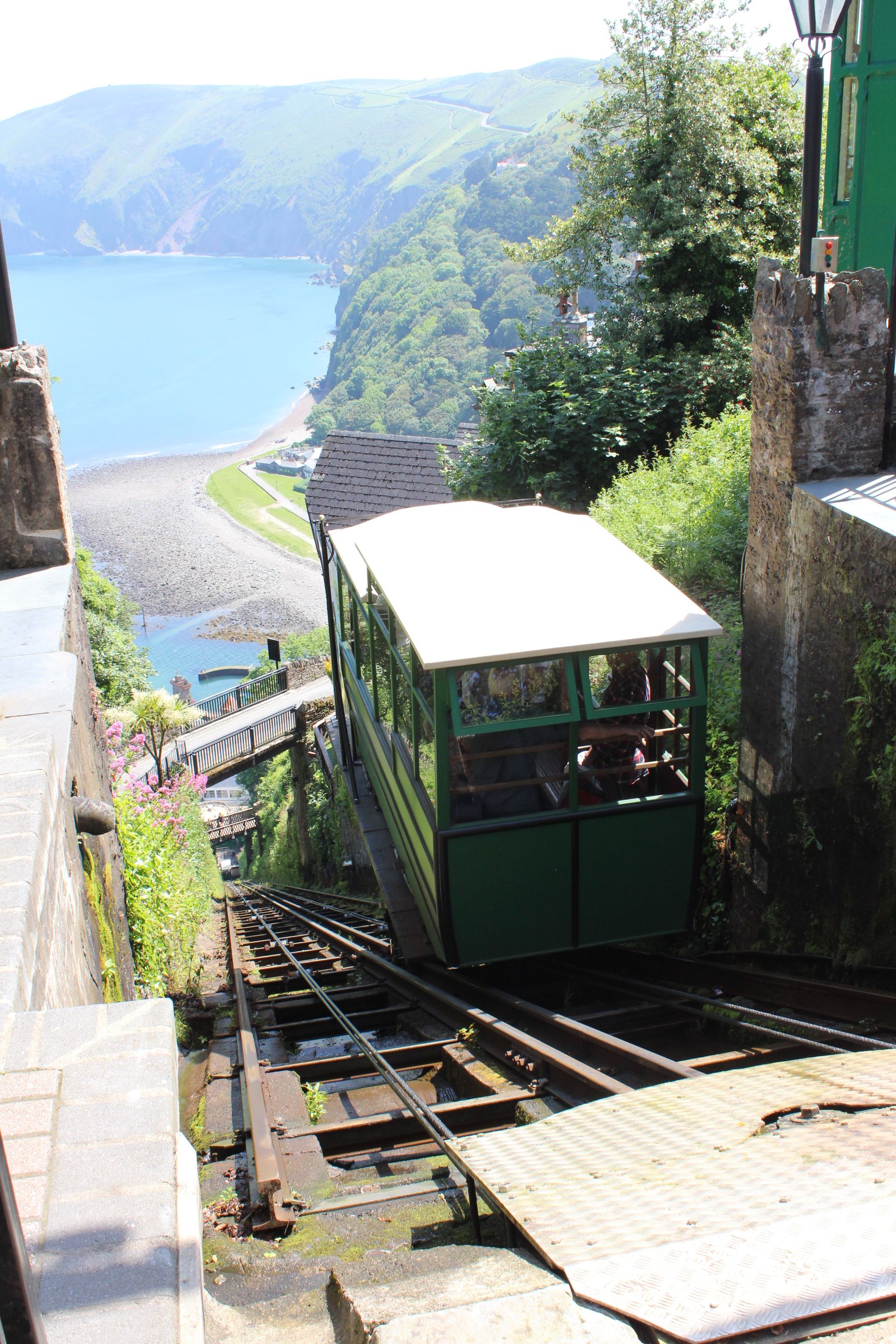 https://mdw-travel-data-us-east-1.s3.amazonaws.com/img/country/United-Kingdom/Lynton-and-Lynmouth-Cliff-Railway/img_02.jpg