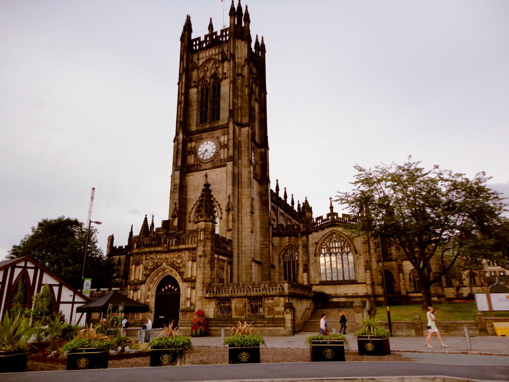 https://mdw-travel-data-us-east-1.s3.amazonaws.com/img/country/United-Kingdom/Manchester-Cathedral/img_03.jpg
