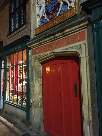 https://mdw-travel-data-us-east-1.s3.amazonaws.com/img/country/United-Kingdom/Merchant-Adventurers-Hall/img_03.jpg