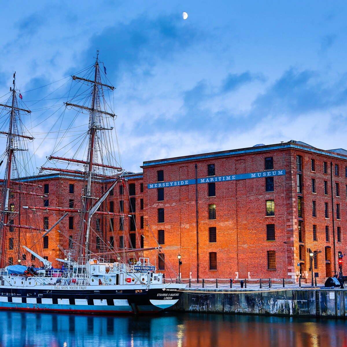 https://mdw-travel-data-us-east-1.s3.amazonaws.com/img/country/United-Kingdom/Merseyside-Maritime-Museum/img_00.jpg