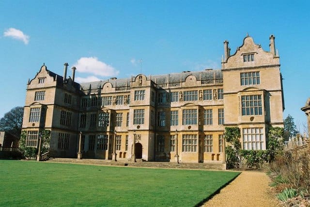 https://mdw-travel-data-us-east-1.s3.amazonaws.com/img/country/United-Kingdom/Montacute-House/img_00.jpg