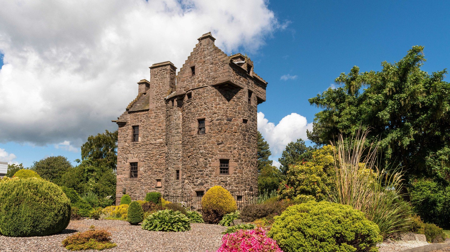 https://mdw-travel-data-us-east-1.s3.amazonaws.com/img/country/United-Kingdom/National-Galleries-of-Scotland/img_01.jpg