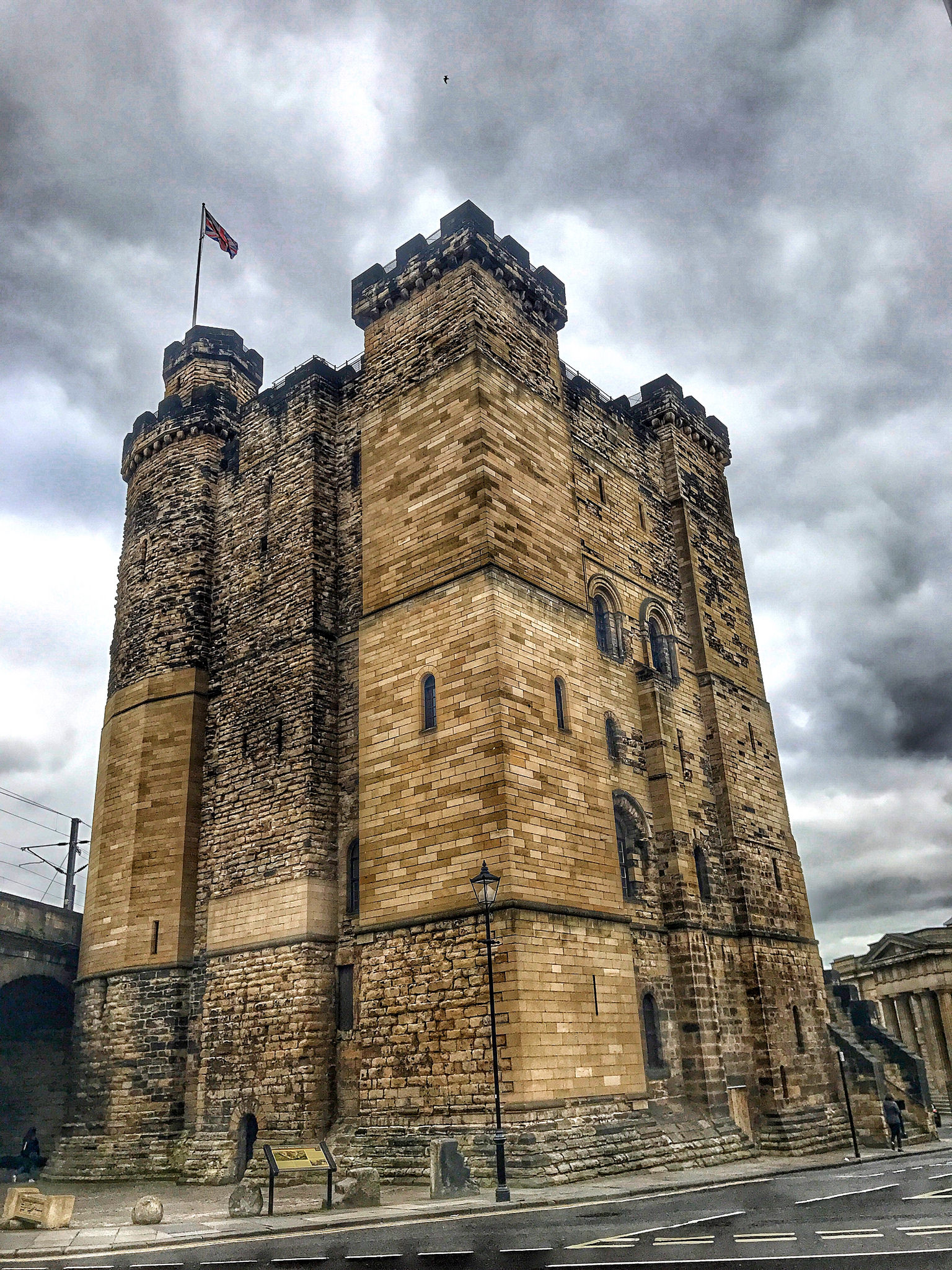 https://mdw-travel-data-us-east-1.s3.amazonaws.com/img/country/United-Kingdom/Newcastle-Castle/img_03.jpg