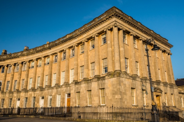 https://mdw-travel-data-us-east-1.s3.amazonaws.com/img/country/United-Kingdom/No-1-Royal-Crescent/img_01.jpg