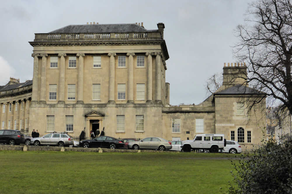 https://mdw-travel-data-us-east-1.s3.amazonaws.com/img/country/United-Kingdom/No-1-Royal-Crescent/img_03.jpg